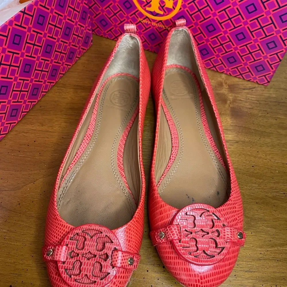 Tory Burch ballet Flats, Mellon/pink. Iconic cutout detail miller